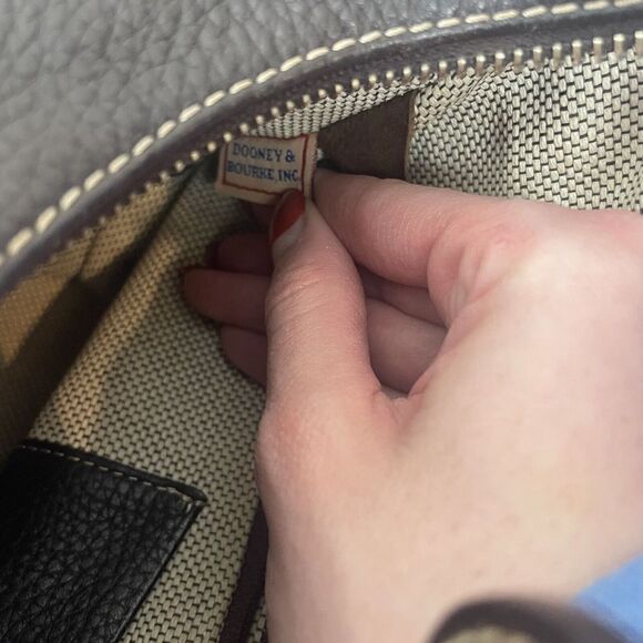 Dooney & Bourke Y2K 90s Black Brown Buckle Shoulder Leather Purse - Picture 4 of 9